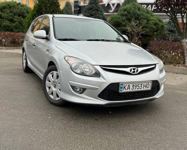 Серый Хендай i30, объемом двигателя 1.58 л и пробегом 284 тыс. км за 6200 $, фото 2 на Automoto.ua