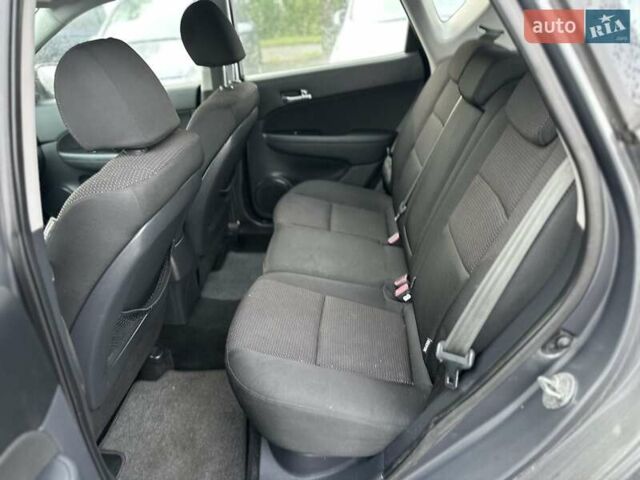 Серый Хендай i30, объемом двигателя 1.6 л и пробегом 208 тыс. км за 6300 $, фото 12 на Automoto.ua