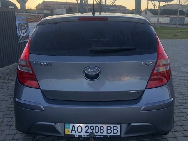 Серый Хендай i30, объемом двигателя 1.6 л и пробегом 280 тыс. км за 6000 $, фото 4 на Automoto.ua