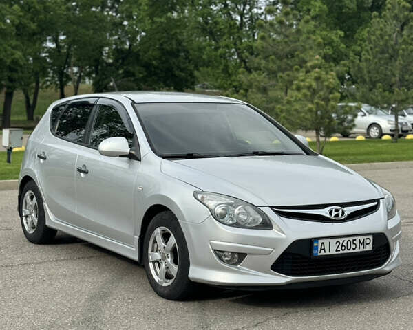 Сірий Хендай i30, об'ємом двигуна 1.4 л та пробігом 182 тис. км за 6850 $, фото 2 на Automoto.ua