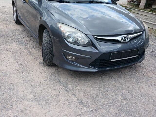 Серый Хендай i30, объемом двигателя 1.6 л и пробегом 20 тыс. км за 3296 $, фото 3 на Automoto.ua