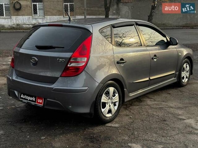 Сірий Хендай i30, об'ємом двигуна 1.4 л та пробігом 162 тис. км за 6490 $, фото 6 на Automoto.ua