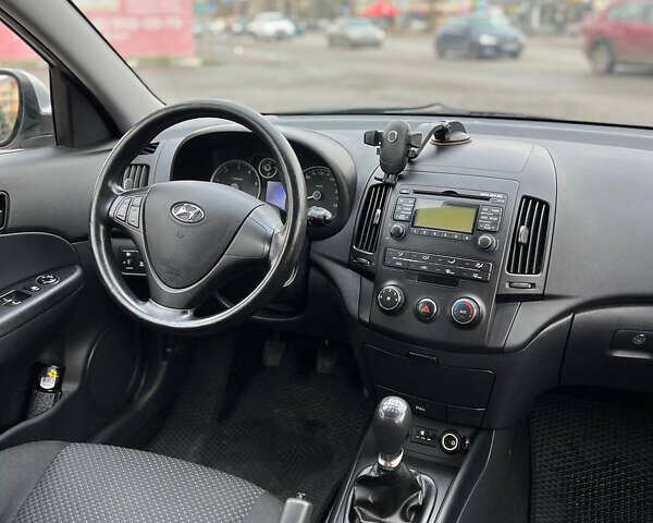 Серый Хендай i30, объемом двигателя 1.58 л и пробегом 284 тыс. км за 6200 $, фото 8 на Automoto.ua