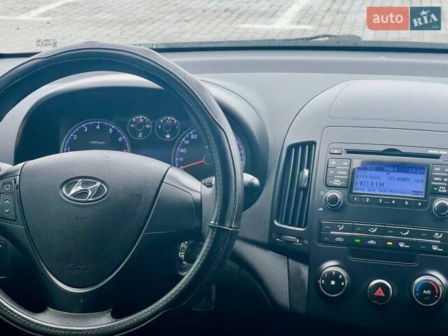 Серый Хендай i30, объемом двигателя 1.4 л и пробегом 157 тыс. км за 6500 $, фото 15 на Automoto.ua