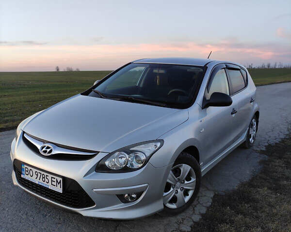 Серый Хендай i30, объемом двигателя 1.58 л и пробегом 125 тыс. км за 6700 $, фото 5 на Automoto.ua