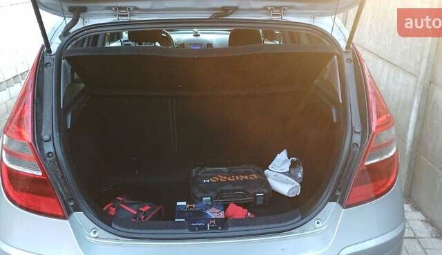 Серый Хендай i30, объемом двигателя 1.58 л и пробегом 230 тыс. км за 7600 $, фото 29 на Automoto.ua