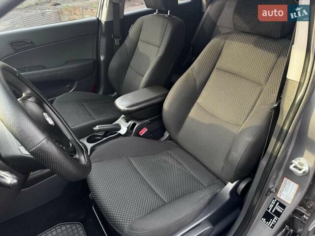 Сірий Хендай i30, об'ємом двигуна 1.4 л та пробігом 162 тис. км за 6490 $, фото 9 на Automoto.ua
