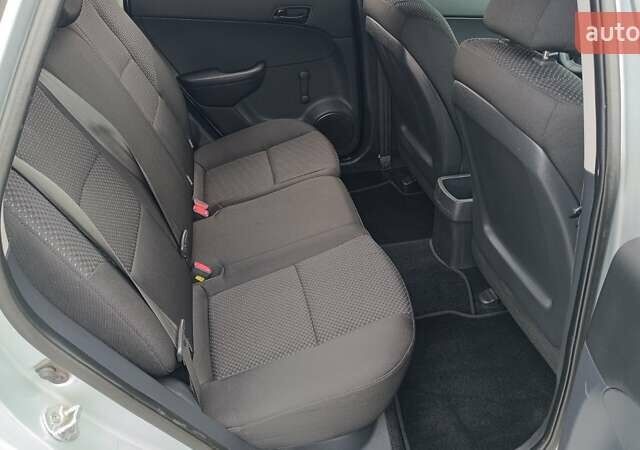 Серый Хендай i30, объемом двигателя 1.4 л и пробегом 183 тыс. км за 6018 $, фото 6 на Automoto.ua