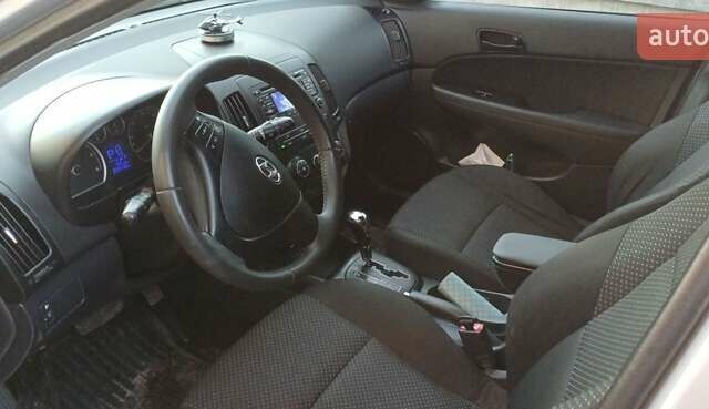 Серый Хендай i30, объемом двигателя 1.58 л и пробегом 230 тыс. км за 7600 $, фото 30 на Automoto.ua