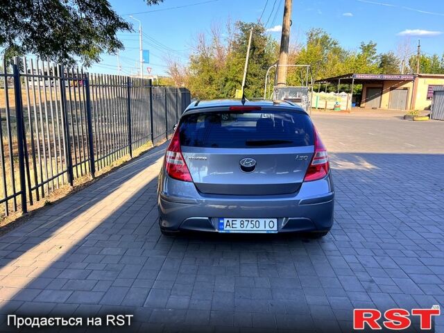 Сірий Хендай i30, об'ємом двигуна 1.6 л та пробігом 184 тис. км за 7500 $, фото 1 на Automoto.ua