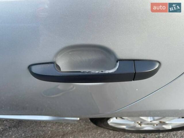 Сірий Хендай i30, об'ємом двигуна 1.4 л та пробігом 166 тис. км за 6300 $, фото 31 на Automoto.ua