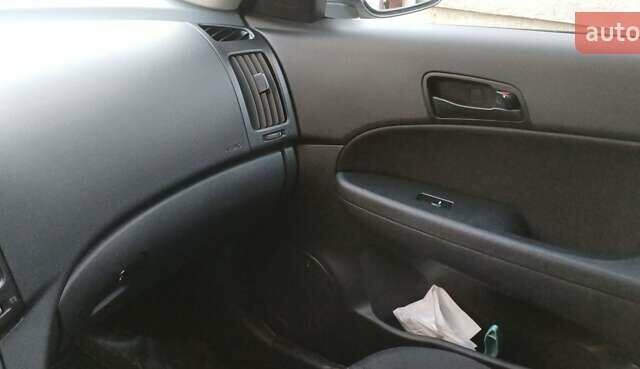 Серый Хендай i30, объемом двигателя 1.58 л и пробегом 230 тыс. км за 7600 $, фото 22 на Automoto.ua