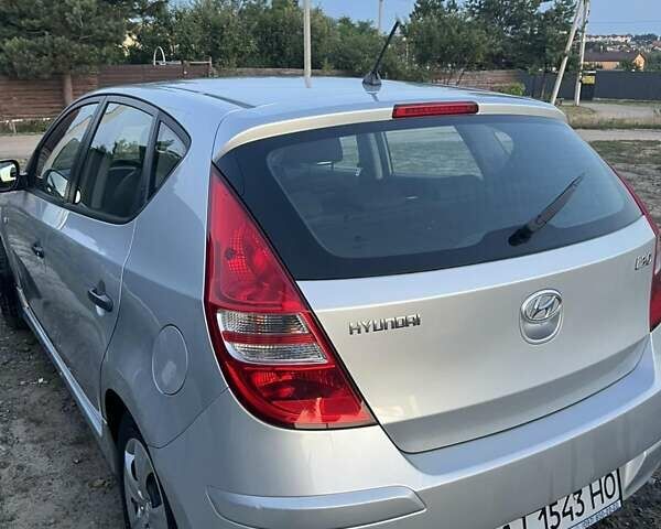Серый Хендай i30, объемом двигателя 1.6 л и пробегом 147 тыс. км за 7600 $, фото 3 на Automoto.ua