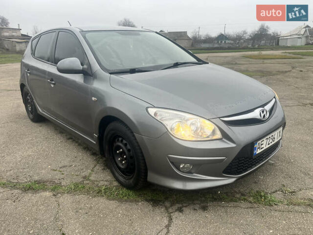 Серый Хендай i30, объемом двигателя 1.58 л и пробегом 191 тыс. км за 7000 $, фото 1 на Automoto.ua