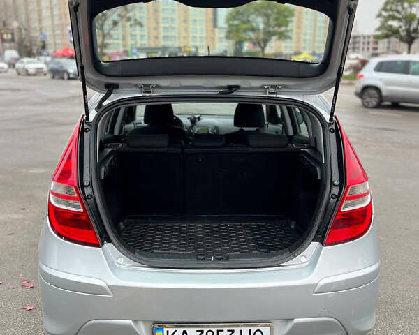 Серый Хендай i30, объемом двигателя 1.58 л и пробегом 284 тыс. км за 6200 $, фото 4 на Automoto.ua