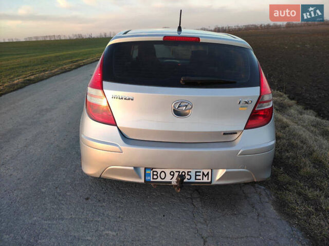 Серый Хендай i30, объемом двигателя 1.58 л и пробегом 125 тыс. км за 6700 $, фото 11 на Automoto.ua