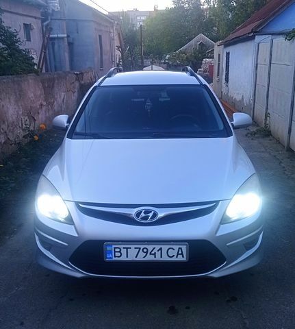 Серый Хендай i30, объемом двигателя 1.6 л и пробегом 280 тыс. км за 6500 $, фото 4 на Automoto.ua