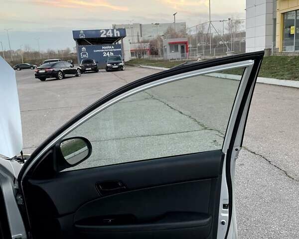 Серый Хендай i30, объемом двигателя 1.4 л и пробегом 178 тыс. км за 8000 $, фото 11 на Automoto.ua