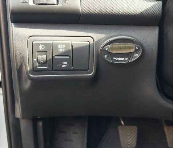 Сірий Хендай i30, об'ємом двигуна 1.6 л та пробігом 252 тис. км за 6600 $, фото 3 на Automoto.ua