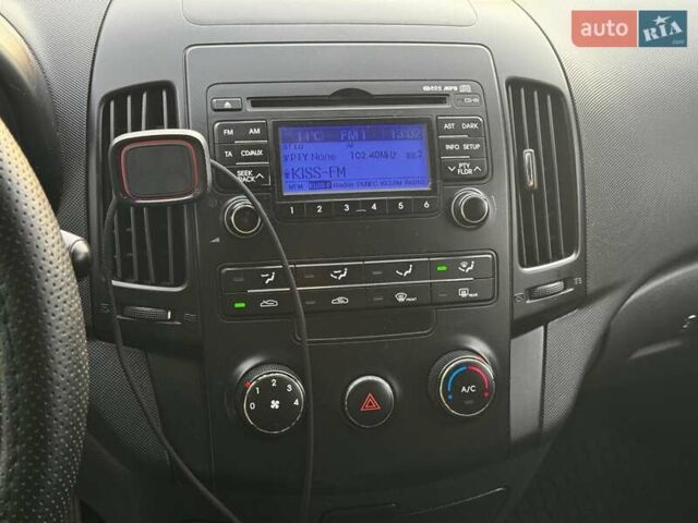 Сірий Хендай i30, об'ємом двигуна 1.4 л та пробігом 162 тис. км за 6490 $, фото 16 на Automoto.ua