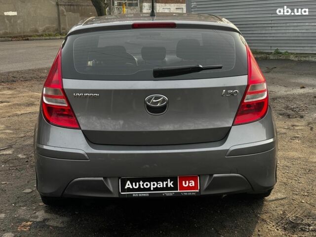 Серый Хендай i30, объемом двигателя 1.4 л и пробегом 162 тыс. км за 6490 $, фото 5 на Automoto.ua