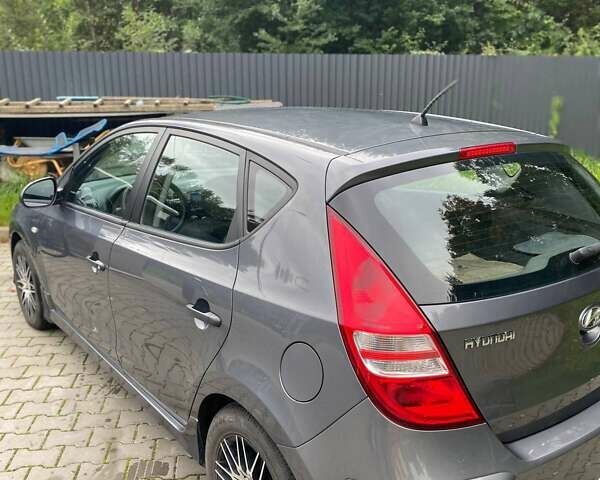 Сірий Хендай i30, об'ємом двигуна 1.4 л та пробігом 176 тис. км за 7000 $, фото 3 на Automoto.ua