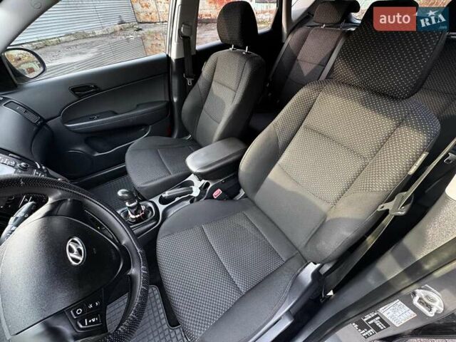 Сірий Хендай i30, об'ємом двигуна 1.4 л та пробігом 162 тис. км за 6490 $, фото 10 на Automoto.ua