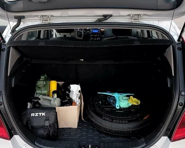 Серый Хендай i30, объемом двигателя 1.4 л и пробегом 178 тыс. км за 8000 $, фото 20 на Automoto.ua