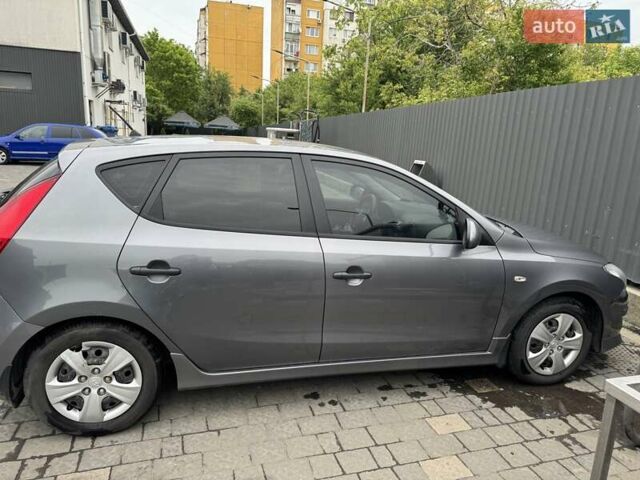 Серый Хендай i30, объемом двигателя 1.58 л и пробегом 110 тыс. км за 5000 $, фото 5 на Automoto.ua