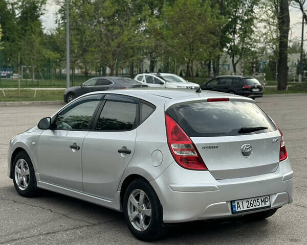 Сірий Хендай i30, об'ємом двигуна 1.4 л та пробігом 182 тис. км за 6850 $, фото 3 на Automoto.ua