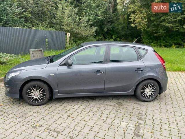Сірий Хендай i30, об'ємом двигуна 1.4 л та пробігом 176 тис. км за 7000 $, фото 2 на Automoto.ua