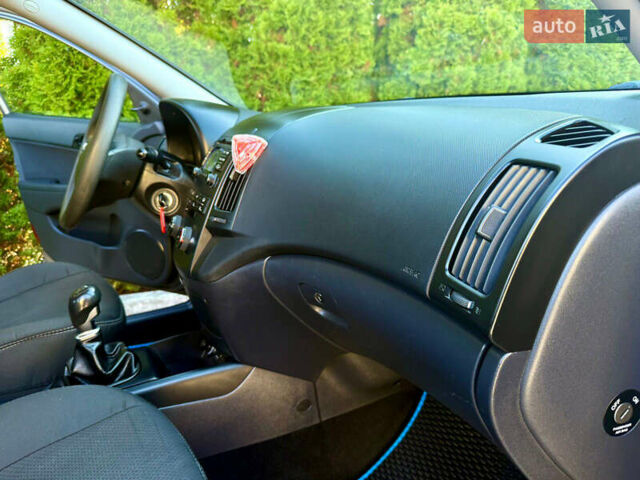 Хендай i30 2011 в Трускавце на Automoto.ua Серый Хендай i30, объемом двигателя 1.4 л и пробегом 177 тыс. км за 5950 $, фото 40 на Automoto.ua