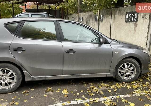 Хендай i30 2011 в Тернополе на Automoto.ua Серый Хендай i30, объемом двигателя 1.4 л и пробегом 176 тыс. км за 5858 $, фото 1 на Automoto.ua