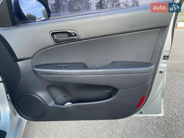Сірий Хендай i30, об'ємом двигуна 1.4 л та пробігом 166 тис. км за 6300 $, фото 18 на Automoto.ua