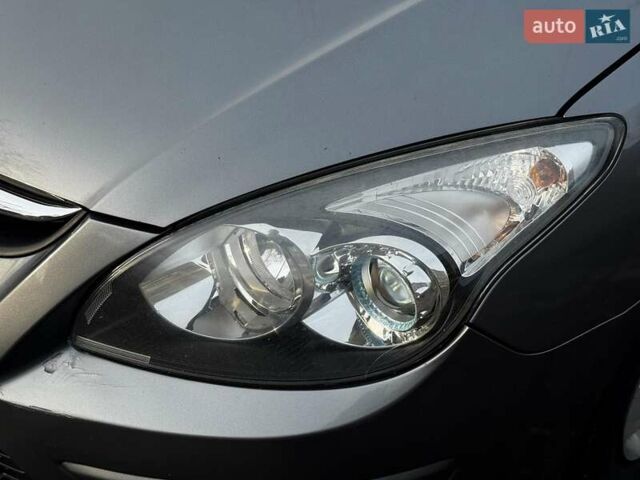 Сірий Хендай i30, об'ємом двигуна 1.4 л та пробігом 162 тис. км за 6490 $, фото 8 на Automoto.ua