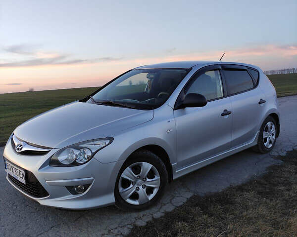 Серый Хендай i30, объемом двигателя 1.58 л и пробегом 125 тыс. км за 6700 $, фото 2 на Automoto.ua