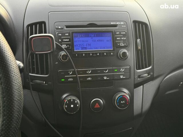 Серый Хендай i30, объемом двигателя 1.4 л и пробегом 162 тыс. км за 6490 $, фото 16 на Automoto.ua