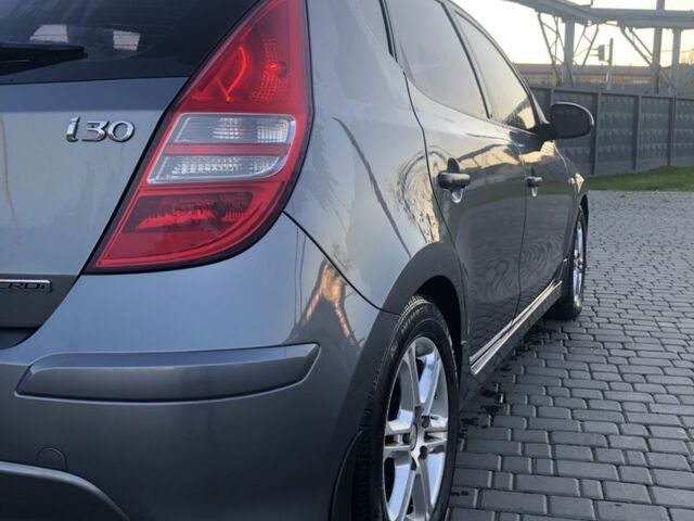 Серый Хендай i30, объемом двигателя 1.6 л и пробегом 280 тыс. км за 6000 $, фото 2 на Automoto.ua