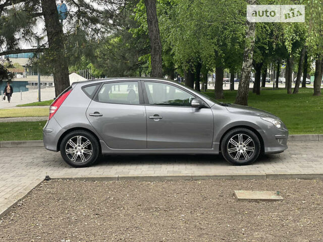 Сірий Хендай i30, об'ємом двигуна 1.4 л та пробігом 191 тис. км за 6700 $, фото 3 на Automoto.ua