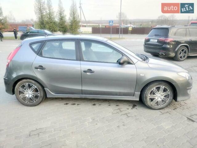 Серый Хендай i30, объемом двигателя 1.4 л и пробегом 151 тыс. км за 6900 $, фото 6 на Automoto.ua