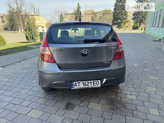 Сірий Хендай i30, об'ємом двигуна 1.58 л та пробігом 180 тис. км за 6700 $, фото 12 на Automoto.ua