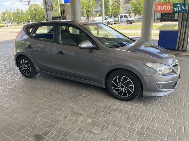 Сірий Хендай i30, об'ємом двигуна 1.4 л та пробігом 136 тис. км за 7200 $, фото 3 на Automoto.ua