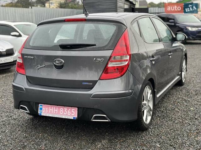 Серый Хендай i30, объемом двигателя 1.6 л и пробегом 208 тыс. км за 6300 $, фото 3 на Automoto.ua