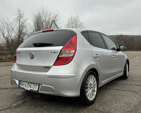 Серый Хендай i30, объемом двигателя 1.58 л и пробегом 269 тыс. км за 6200 $, фото 3 на Automoto.ua