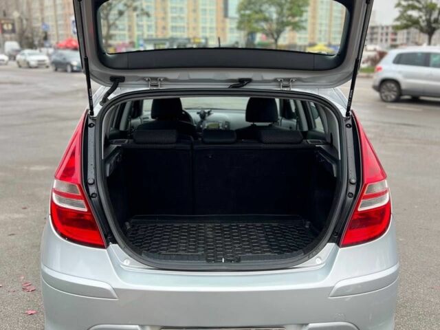 Серый Хендай i30, объемом двигателя 1.6 л и пробегом 284 тыс. км за 6200 $, фото 4 на Automoto.ua