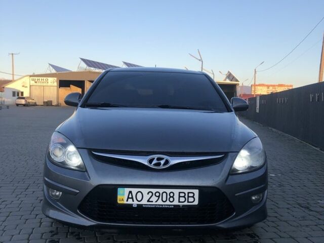Серый Хендай i30, объемом двигателя 1.6 л и пробегом 280 тыс. км за 6000 $, фото 3 на Automoto.ua