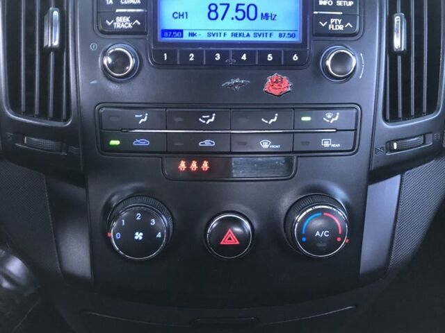 Серый Хендай i30, объемом двигателя 1.6 л и пробегом 280 тыс. км за 6000 $, фото 6 на Automoto.ua