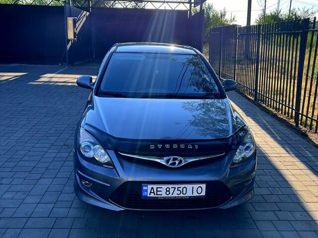 Сірий Хендай i30, об'ємом двигуна 1.6 л та пробігом 184 тис. км за 7500 $, фото 4 на Automoto.ua