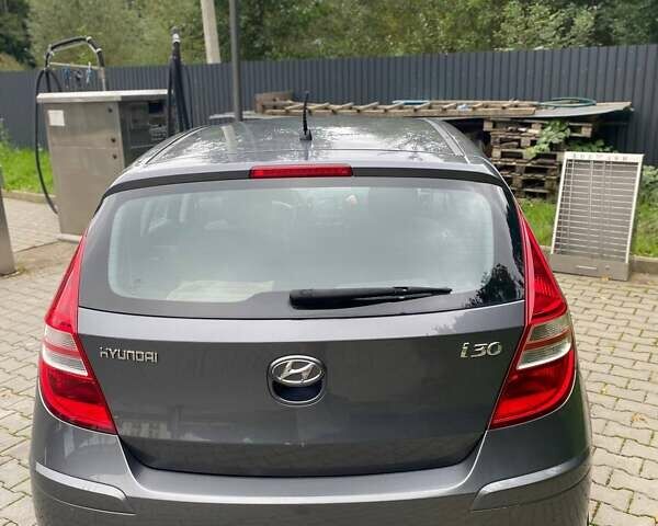 Сірий Хендай i30, об'ємом двигуна 1.4 л та пробігом 176 тис. км за 7000 $, фото 4 на Automoto.ua