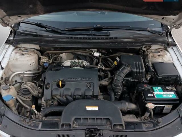 Серый Хендай i30, объемом двигателя 1.4 л и пробегом 178 тыс. км за 8000 $, фото 19 на Automoto.ua